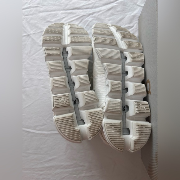 On Running Cloud 5 All White 59.98902 Running Shoes Women size 7 - Picture 3 of 13